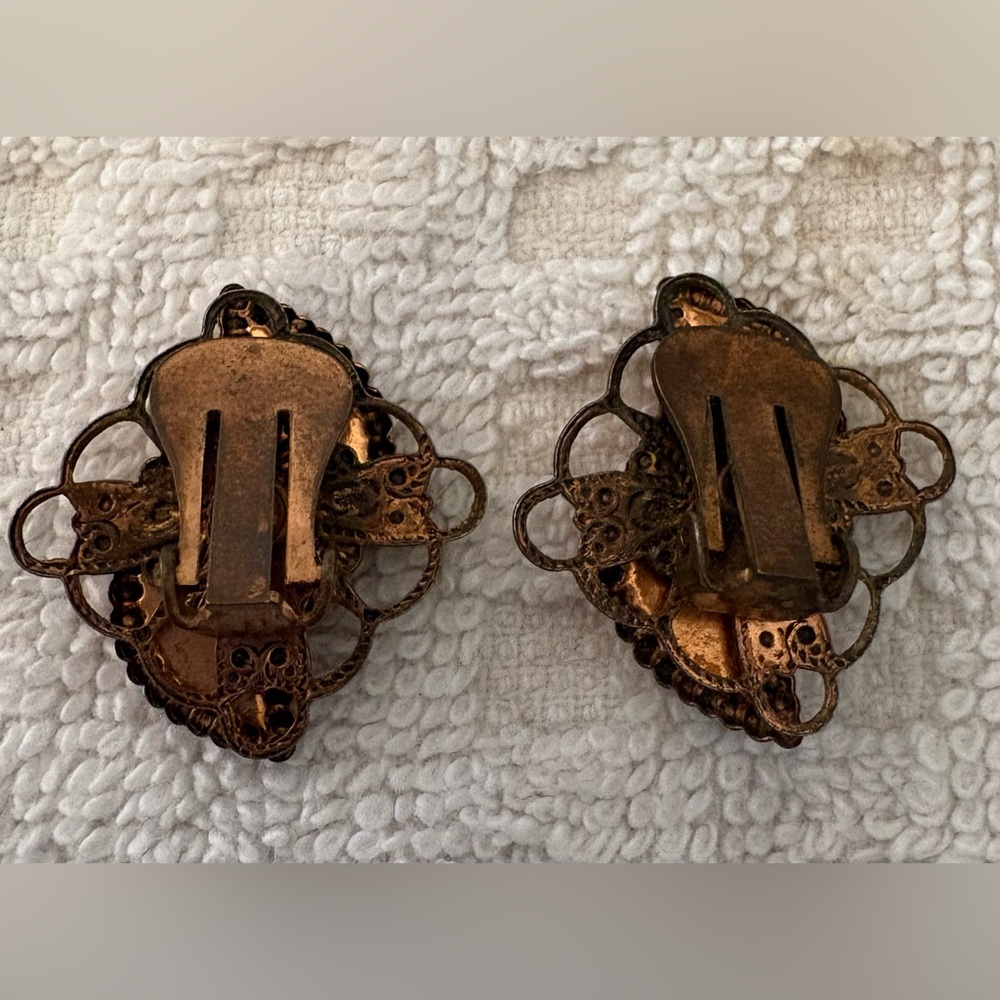 Vintage Copper Tone Clip-On Earrings - Picture 2 of 2